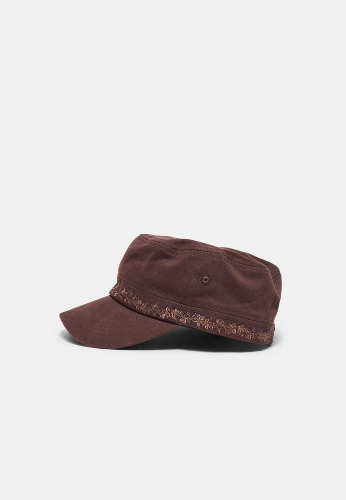 Gorra bordada