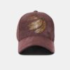 Gorra con eslogan de ante sintético
