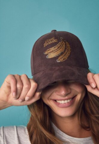 Gorra con eslogan de ante sintético