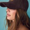 Gorra con eslogan de ante sintético