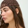 Gorra con flor de lentejuelas Gorra con flor de lentejuelas
