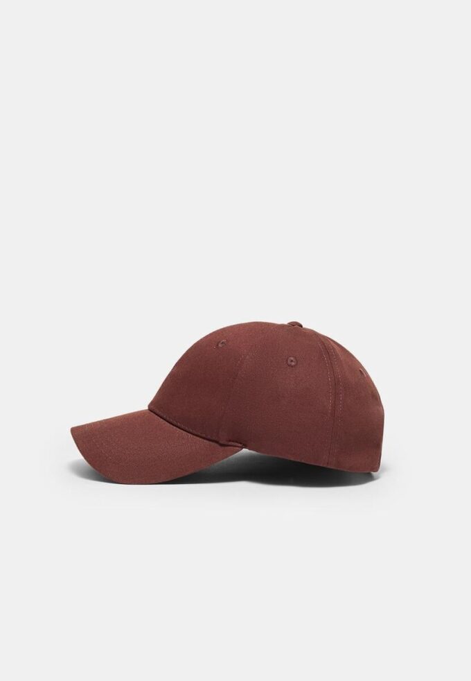 Gorra con pines