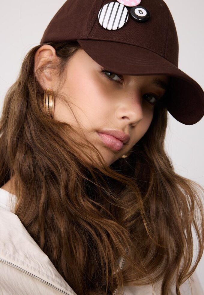 Gorra con pines