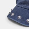 Gorra lavada con tachuelas