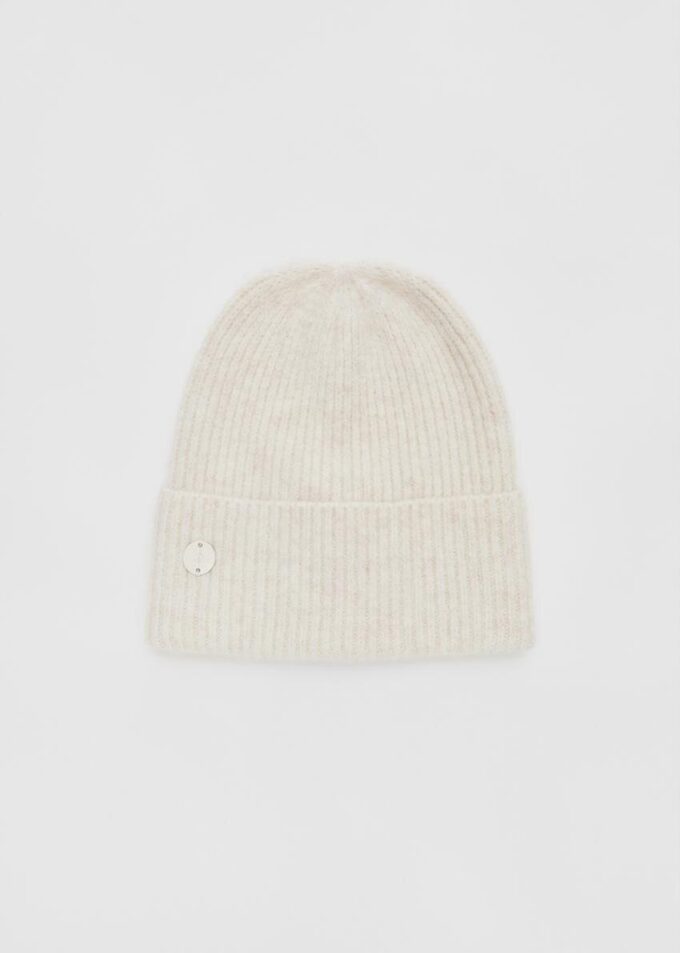 Gorro de punto acanalado con placa