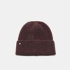 Gorro de punto acanalado con placa
