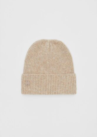 Gorro de punto acanalado con placa