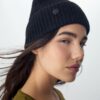 Gorro de punto acanalado con placa
