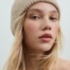 Gorro de punto acanalado con placa