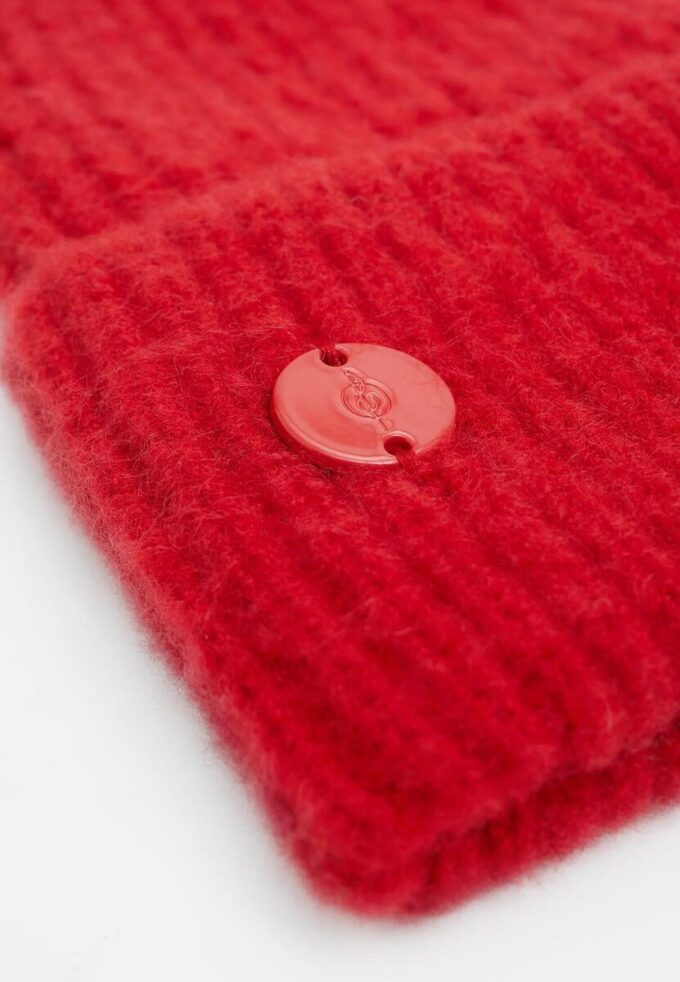 Gorro de punto acanalado con placa