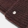 Gorro de punto acanalado con placa