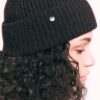 Gorro de punto acanalado con placa