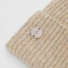 Gorro de punto acanalado con placa