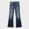 Jeans acampanados con bolsillos bordados Jeans acampanados con bolsillos bordados