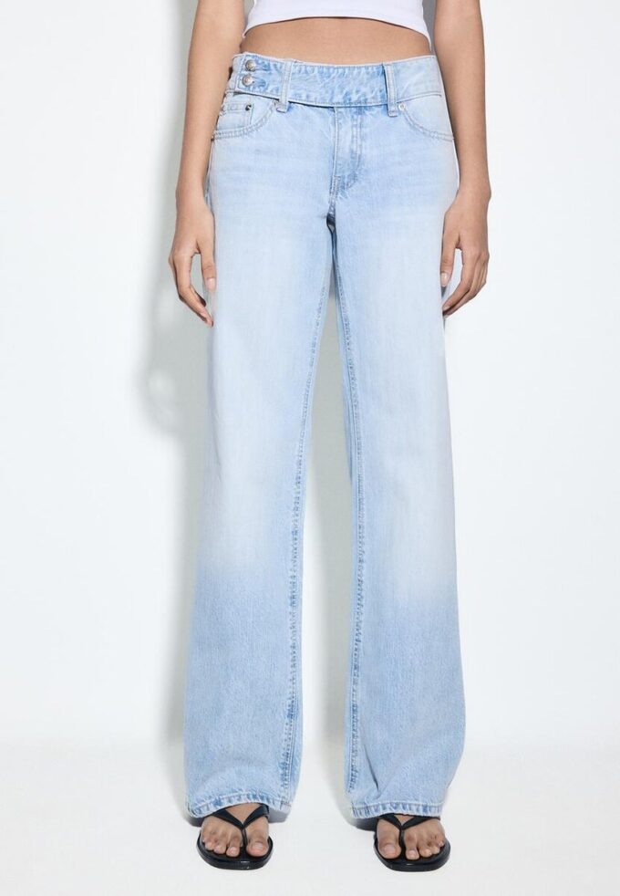 Jeans de cintura baja y pierna recta con presillas Jeans de cintura baja y pierna recta con presillas