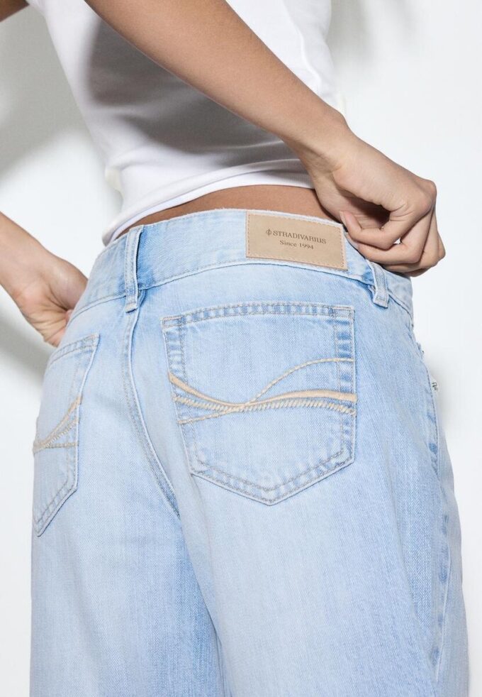 Jeans de cintura baja y pierna recta con presillas Jeans de cintura baja y pierna recta con presillas
