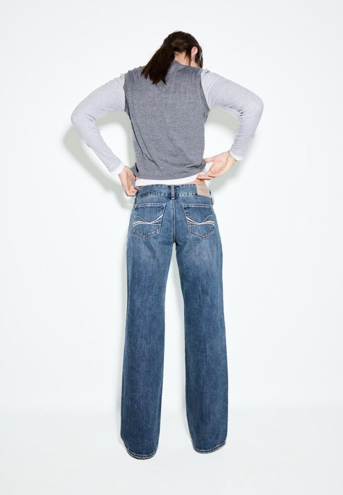 Jeans de cintura baja y pierna recta con presillas Jeans de cintura baja y pierna recta con presillas
