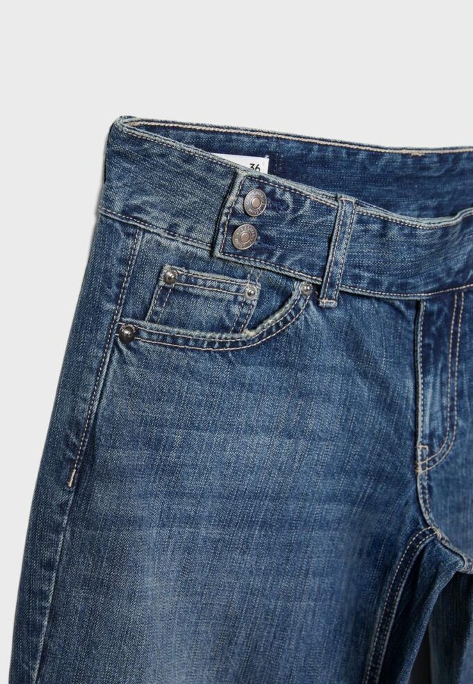 Jeans de cintura baja y pierna recta con presillas Jeans de cintura baja y pierna recta con presillas