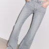 Jeans de corte acampanado y cintura baja Jeans de corte acampanado y cintura baja
