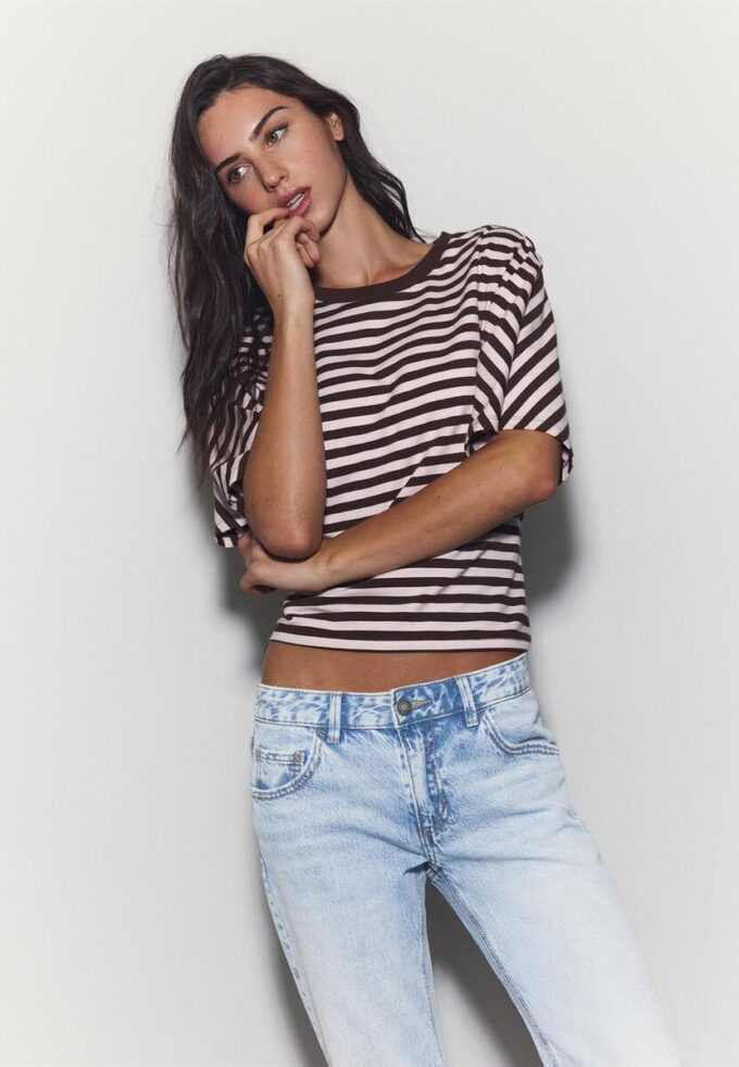 Jeans de corte acampanado y cintura baja Jeans de corte acampanado y cintura baja