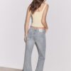 Jeans de corte acampanado y cintura baja Jeans de corte acampanado y cintura baja