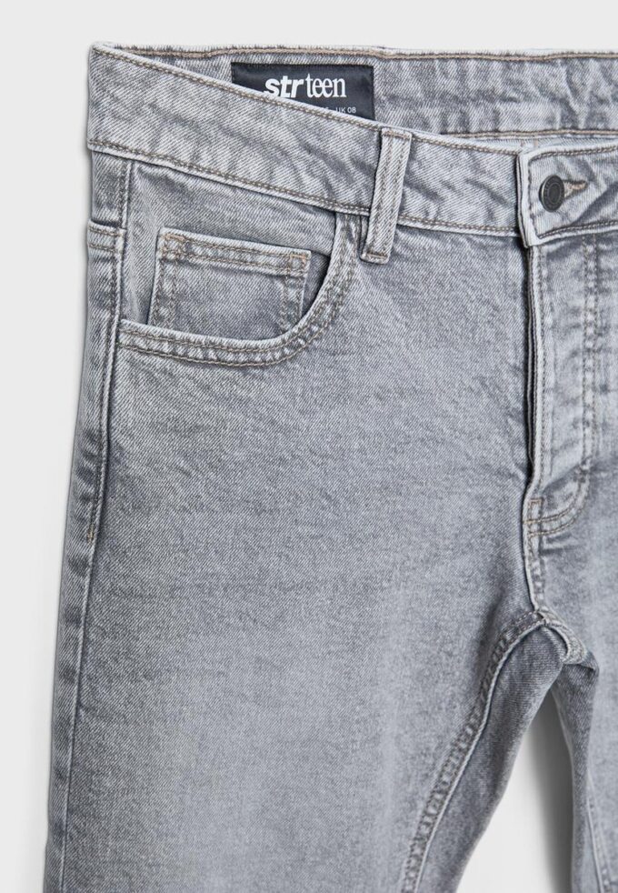 Jeans de corte acampanado y cintura baja Jeans de corte acampanado y cintura baja