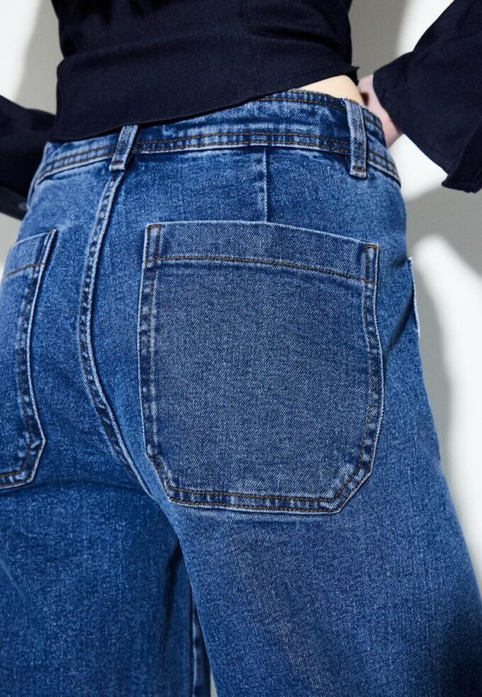 Jeans de pierna recta con bolsillos Jeans de pierna recta con bolsillos