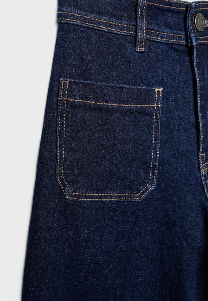 Jeans de pierna recta con bolsillos Jeans de pierna recta con bolsillos
