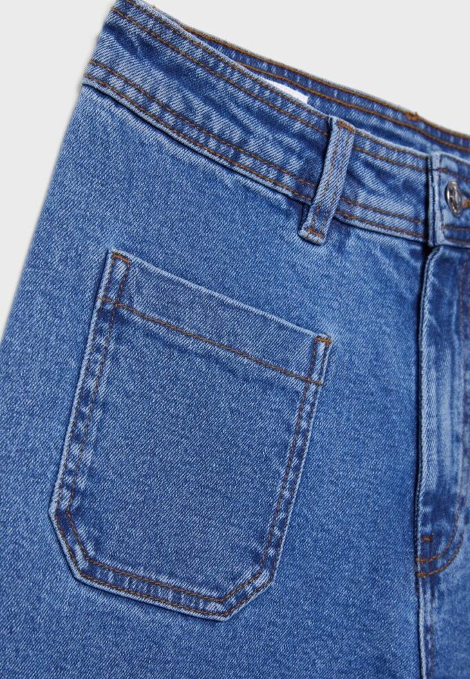 Jeans de pierna recta con bolsillos Jeans de pierna recta con bolsillos