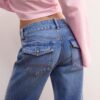 Jeans de pierna recta con doble botón metálico Jeans de pierna recta con doble botón metálico