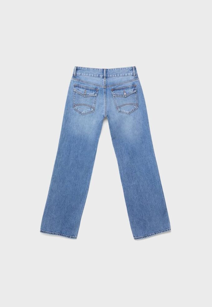 Jeans de pierna recta con doble botón metálico Jeans de pierna recta con doble botón metálico