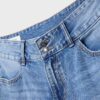 Jeans de pierna recta con doble botón metálico Jeans de pierna recta con doble botón metálico