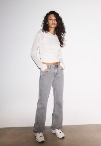 Jeans de talle bajo y corte recto