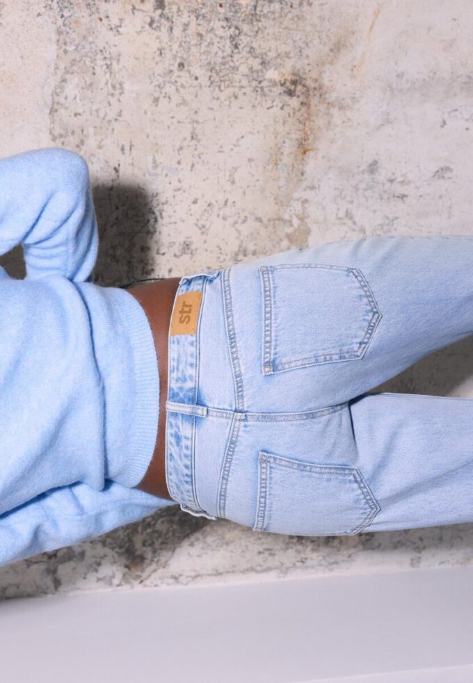 Jeans de talle bajo y corte recto Jeans de talle bajo y corte recto