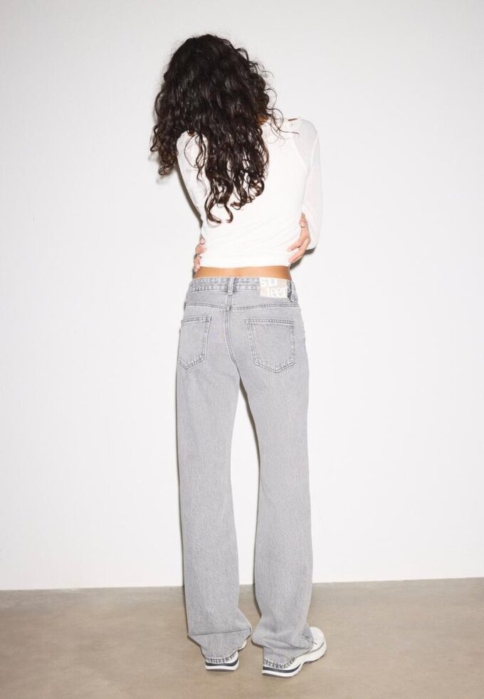 Jeans de talle bajo y corte recto Jeans de talle bajo y corte recto