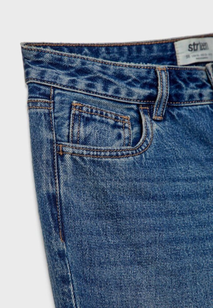 Jeans de talle bajo y corte recto Jeans de talle bajo y corte recto