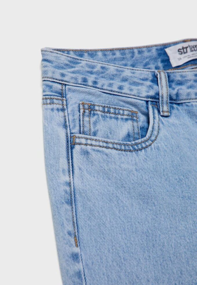Jeans de talle bajo y corte recto Jeans de talle bajo y corte recto