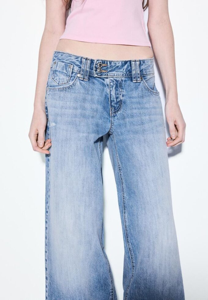 Jeans de talle bajo y pierna Wide Leg con botón de joya Jeans de talle bajo y pierna Wide Leg con botón de joya