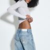 Jeans de talle bajo y pierna Wide Leg con detalle de estrella Jeans de talle bajo y pierna Wide Leg con detalle de estrella