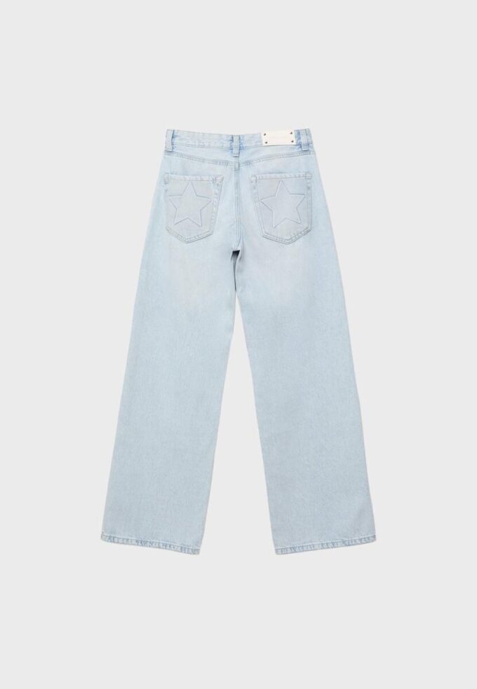 Jeans de talle bajo y pierna Wide Leg con detalle de estrella Jeans de talle bajo y pierna Wide Leg con detalle de estrella
