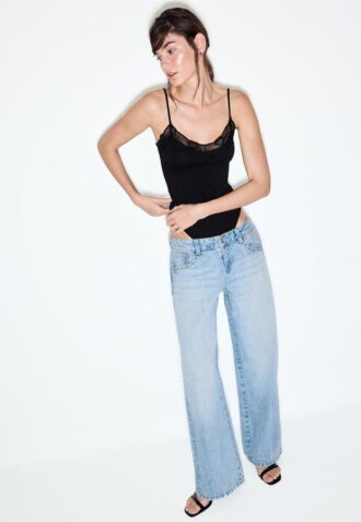 Jeans holgados Wide Leg con tachuelas