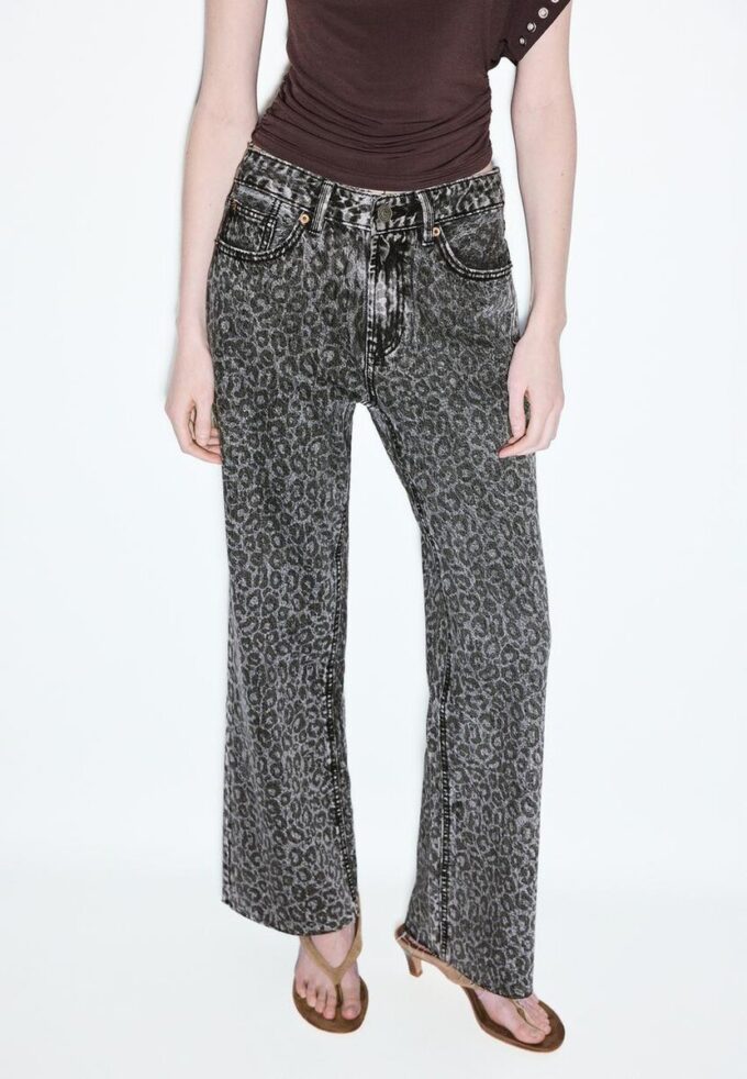 Jeans rectos Wide Leg con estampado de leopardo Jeans rectos Wide Leg con estampado de leopardo