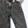Jeans rectos Wide Leg con estampado de leopardo Jeans rectos Wide Leg con estampado de leopardo