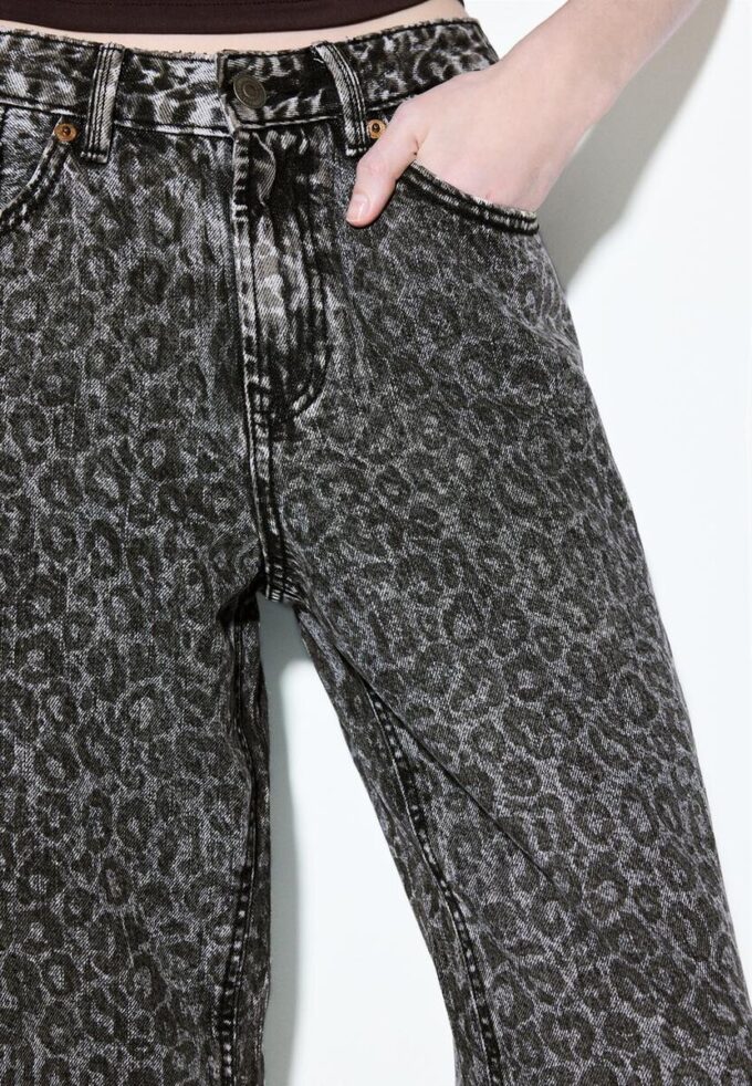 Jeans rectos Wide Leg con estampado de leopardo Jeans rectos Wide Leg con estampado de leopardo
