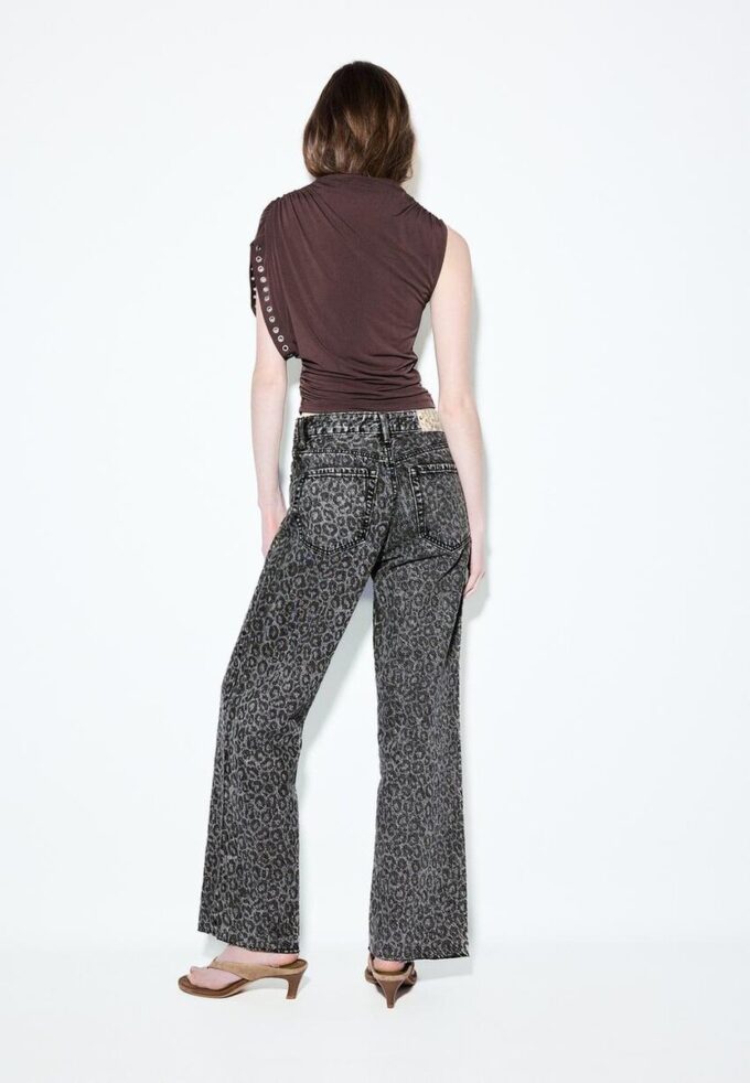 Jeans rectos Wide Leg con estampado de leopardo Jeans rectos Wide Leg con estampado de leopardo