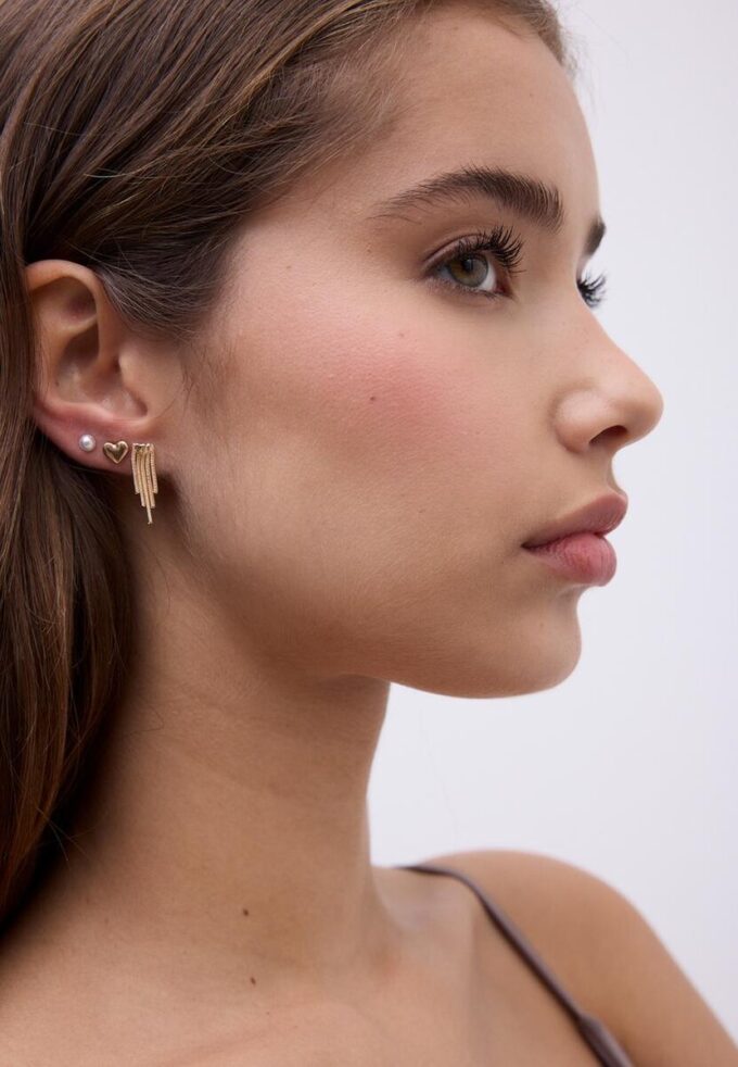 Juego de 9 aretes de mariposa y perlas de imitación Juego de 9 aretes de mariposa y perlas de imitación