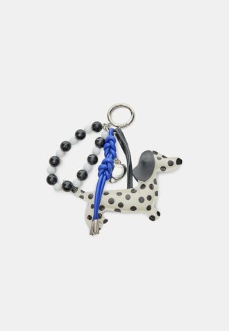 Llavero con charm de perro de lunares