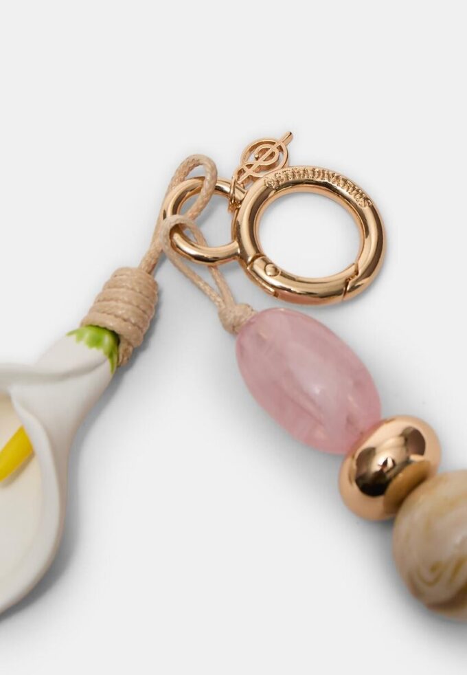 Llavero con flor de cala de cuentas Llavero con flor de cala de cuentas