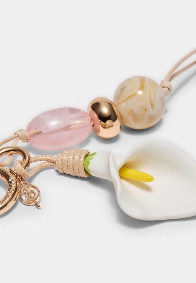 Llavero con flor de cala de cuentas Llavero con flor de cala de cuentas