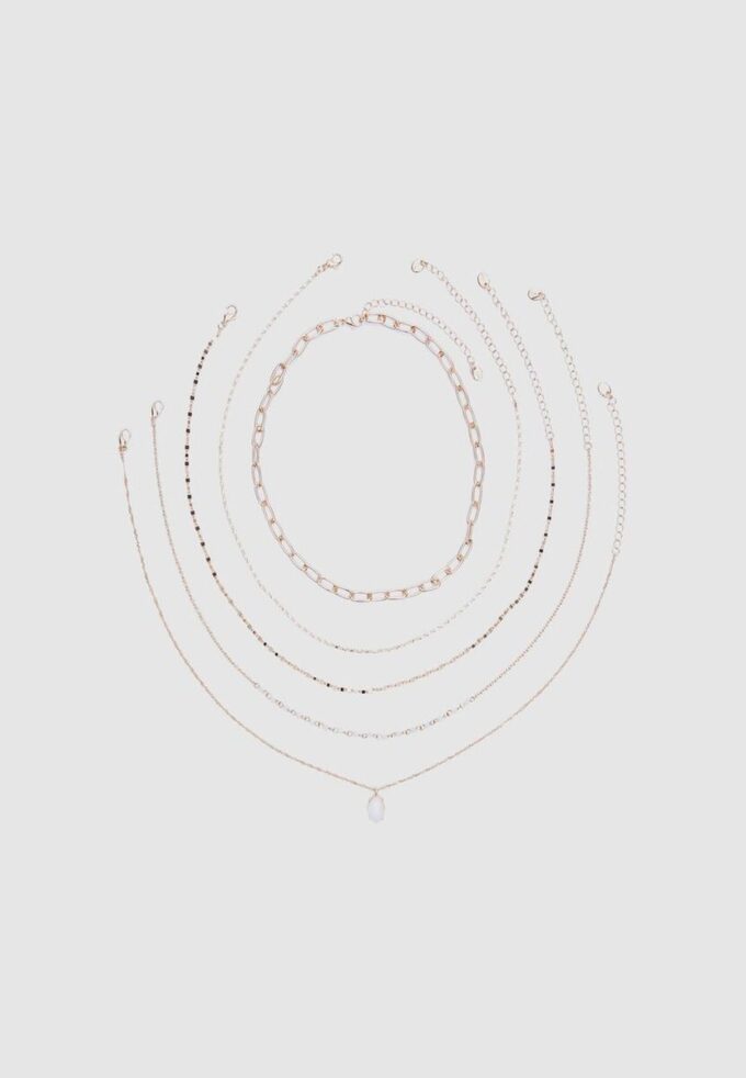 Lote de 5 collares con dijes de piedra rosa